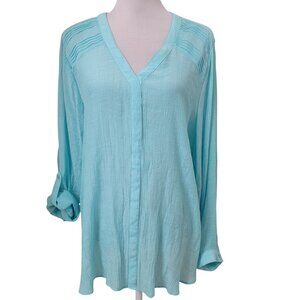 Zac & Rachel Size 1X Light Aqua Blue V Neck Gauz-ish Fabric Pintuck Detail Top
